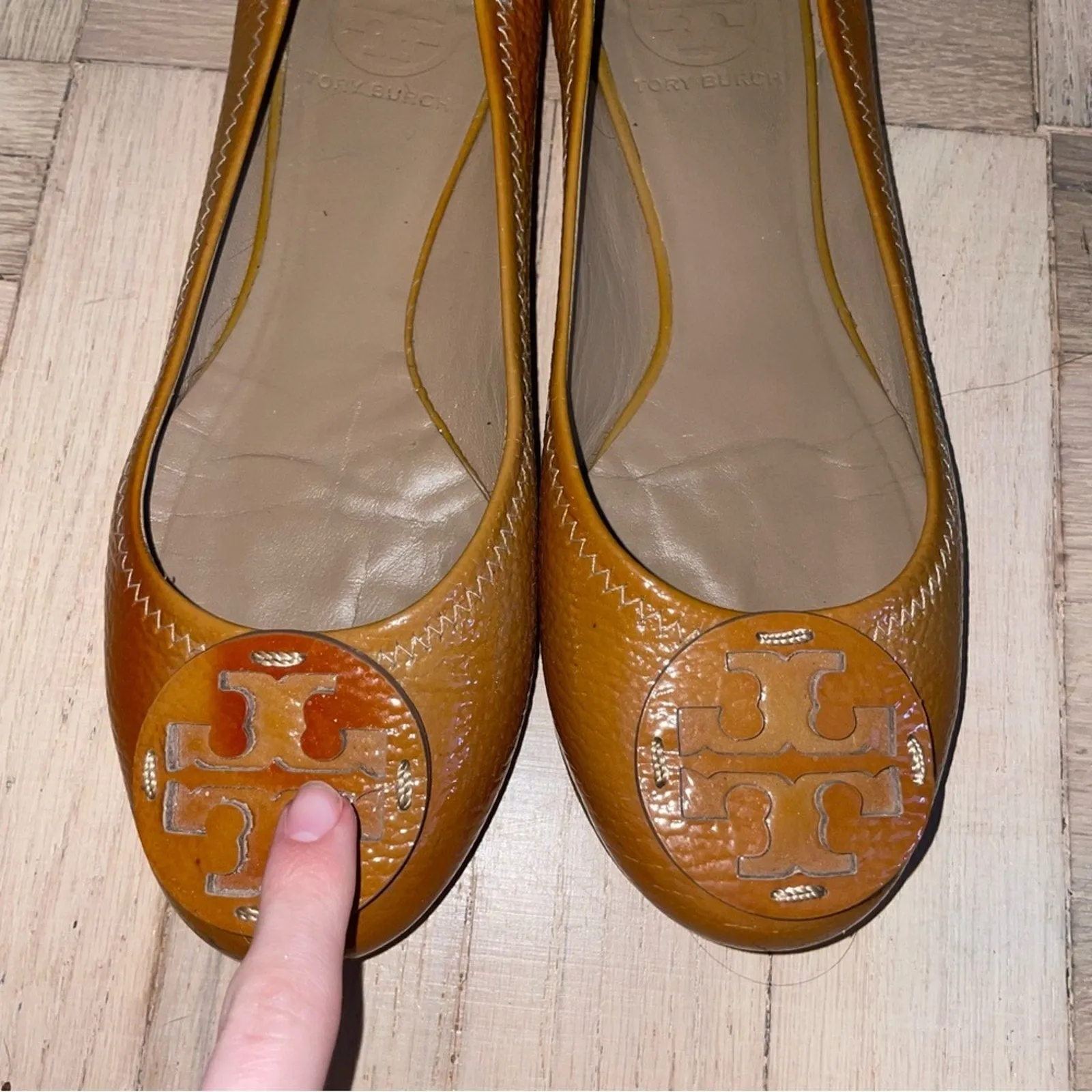 Tory Burch Reva Pebbled Leather Logo Ballet Flats (W7)